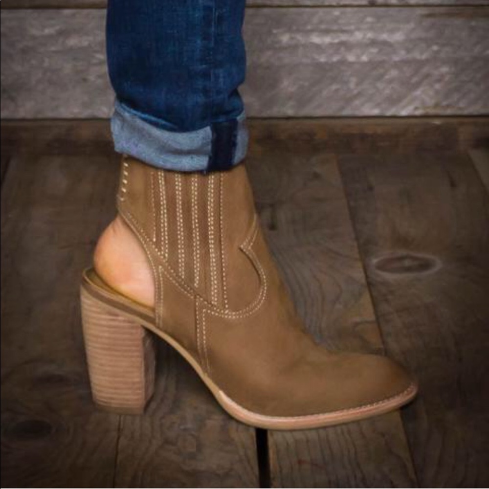 NIB Saddle Tan Closed Toe Slingback Bootie - Picture 2 of 8